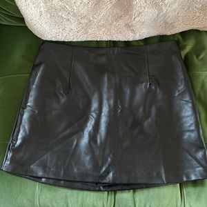 Abercrombie black leather skort